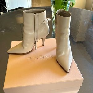 Lightly worn gorgeous cream Alexandre Birman booties. Perfect for Spring!